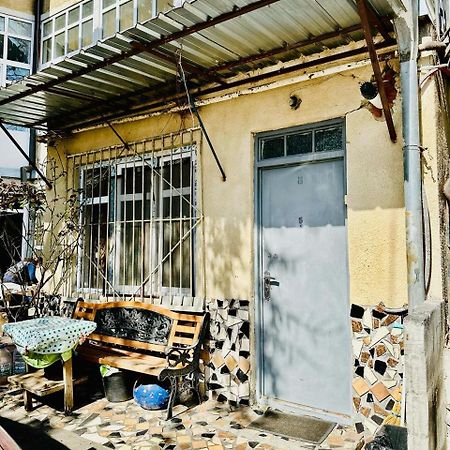 Historical Apartment In City Center 트빌리시 외부 사진