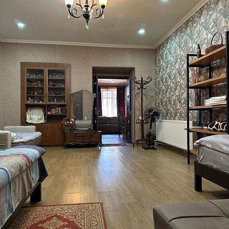 Historical Apartment In City Center 트빌리시 외부 사진
