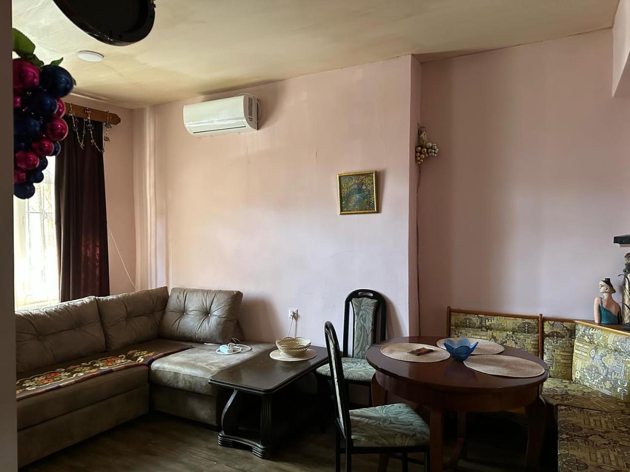 Historical Apartment In City Center 트빌리시 외부 사진